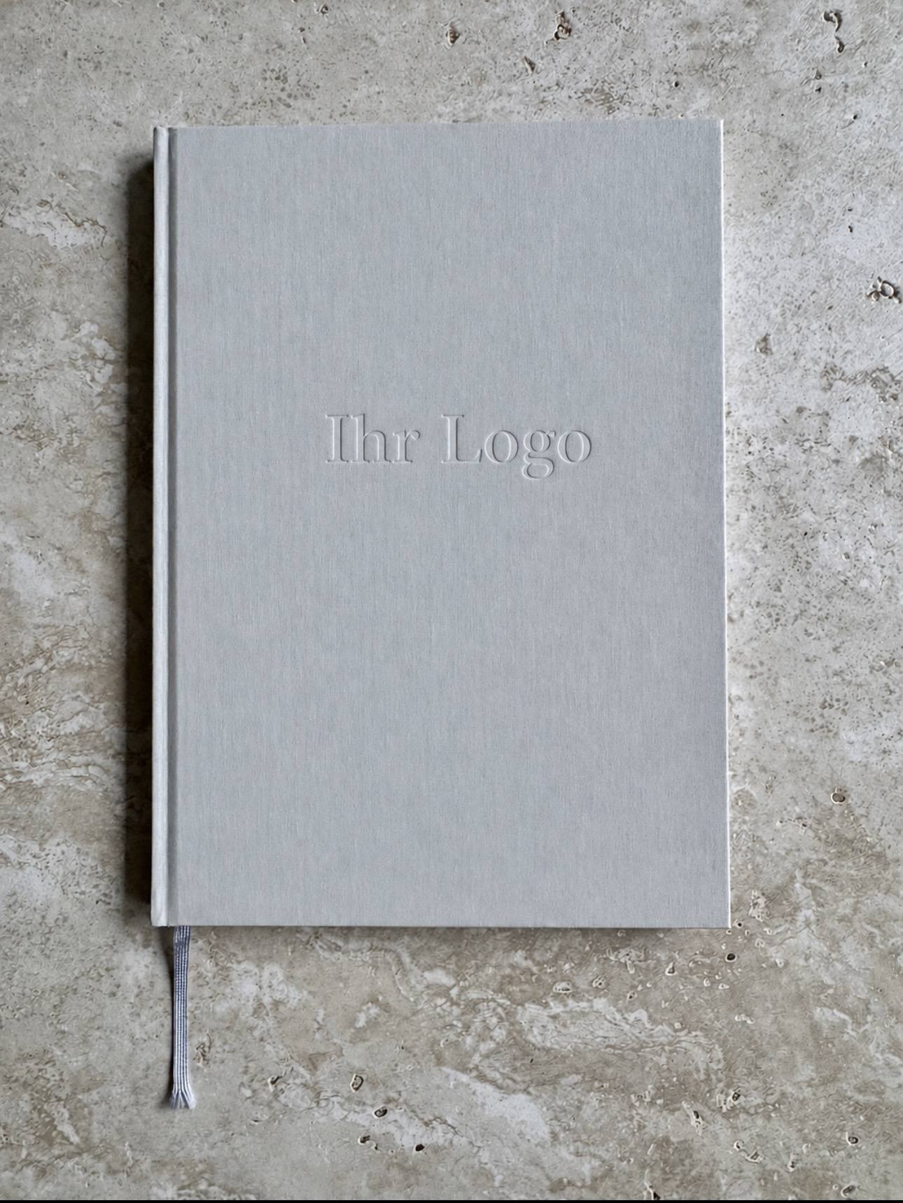 Leinen-Hardcover-Notizbuch mit Blindprägung „Ihr Logo" Leinen-Hardcover-Notizbuch mit Blindprägung „Ihr Logo"